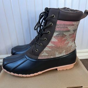 NEW IN BOX - WATERPROOF VINTAGE MENS BROWN DUCK BOOTS - SIZE 10